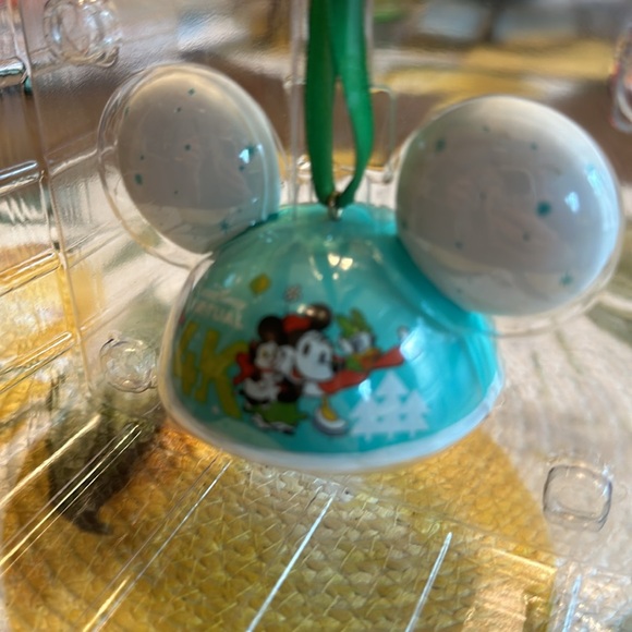 RunDisney 4k ornament/medal with lanyard - Picture 5 of 7